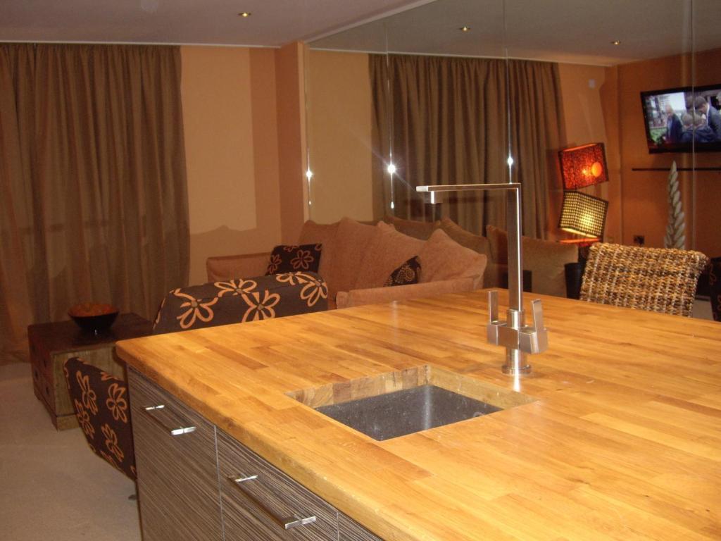 Portland Apartments Челтнем Номер фото
